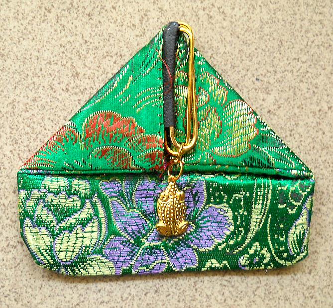 Frog purse